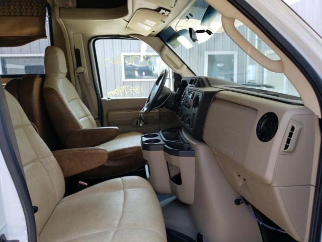 2015 Ford Econoline E350 Super Duty Cutaway Van