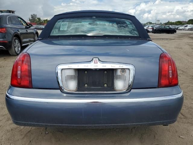 1999 Lincoln Town Car Signature