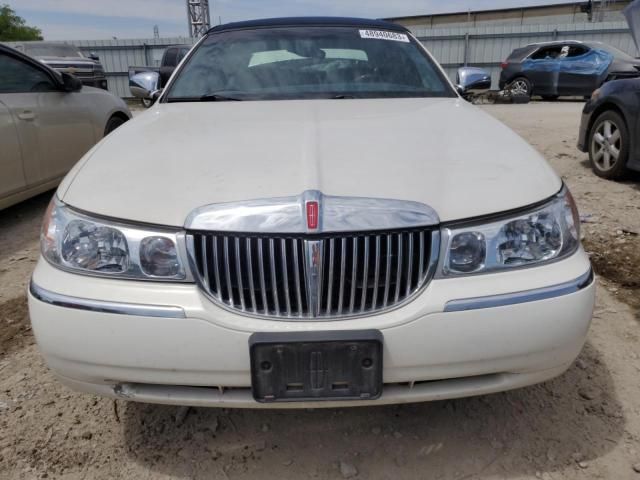 1999 Lincoln Town Car Signature