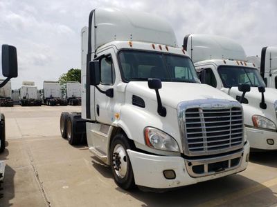 Vehiculos salvage en venta de Copart Wilmer, TX: 2015 Freightliner Cascadia 113