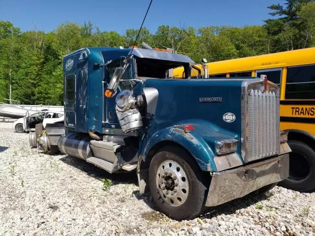 2020 Kenworth Construction W900