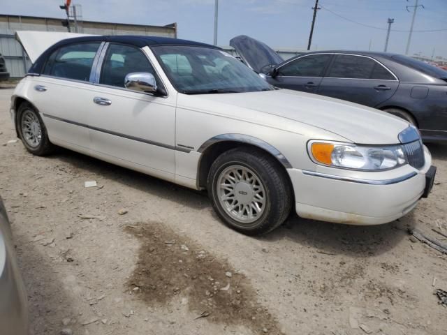 1999 Lincoln Town Car Signature