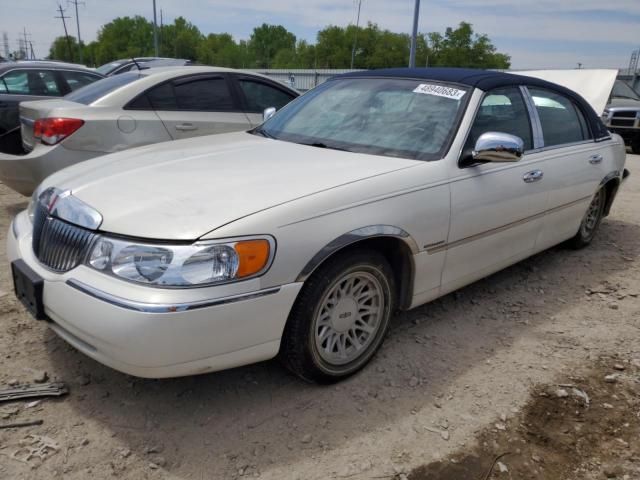 1999 Lincoln Town Car Signature