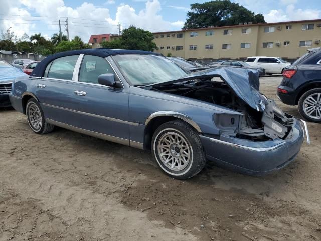 1999 Lincoln Town Car Signature