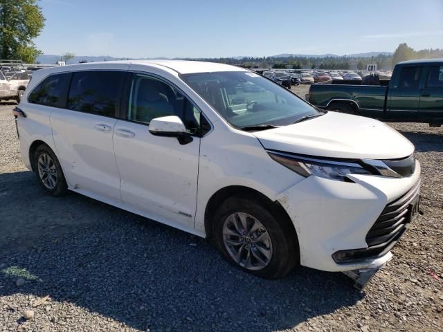 2021 Toyota Sienna LE