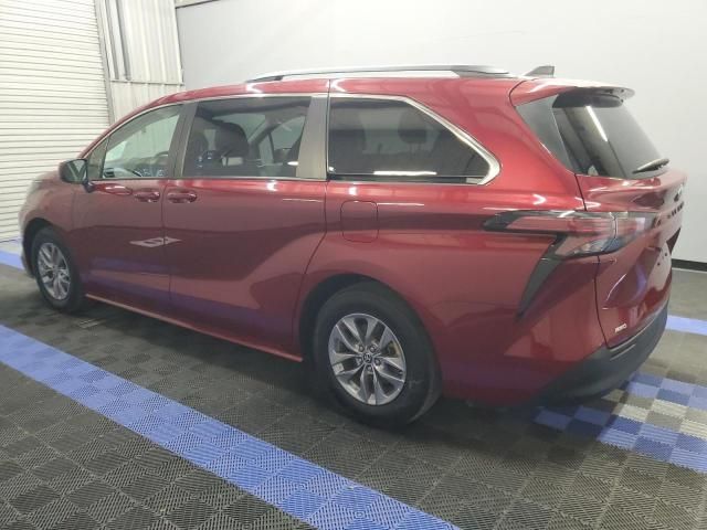 2022 Toyota Sienna LE