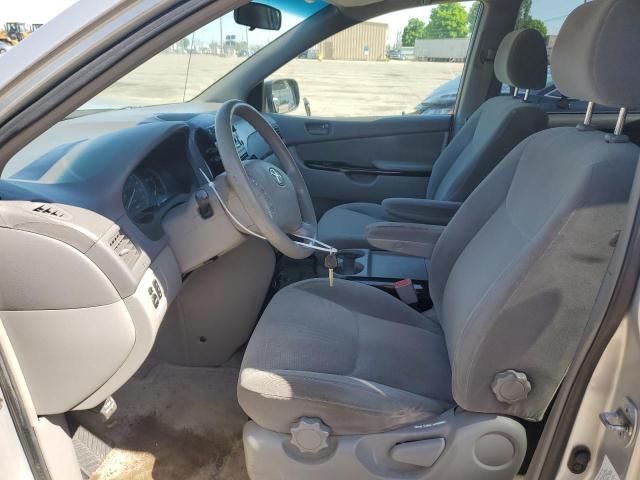 2004 Toyota Sienna CE