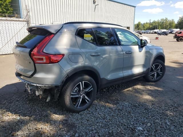 2024 Volvo XC40 Core