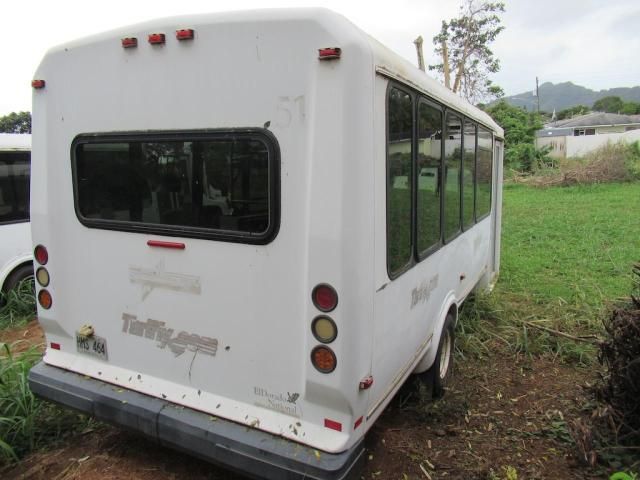 2011 Ford Econoline E450 Super Duty Cutaway Van