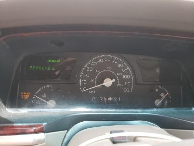 2003 Lincoln Town Car Signature