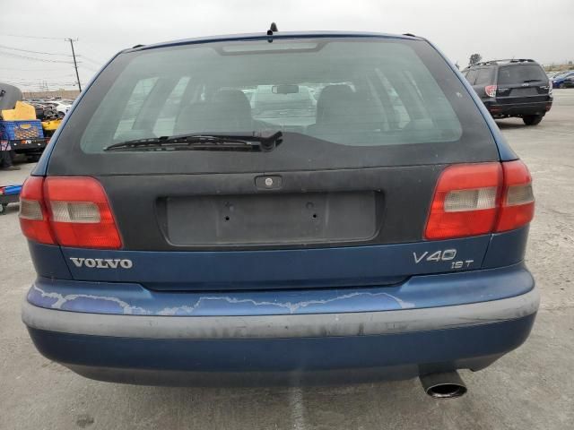 2000 Volvo V40