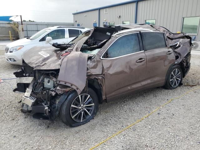 2017 Toyota Highlander SE