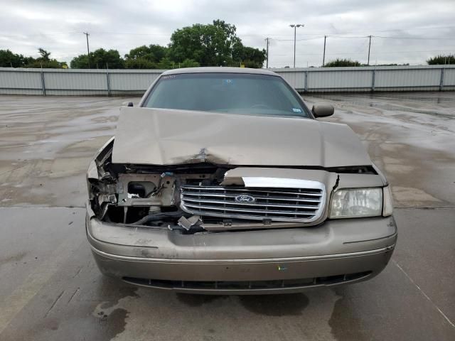 2003 Ford Crown Victoria LX