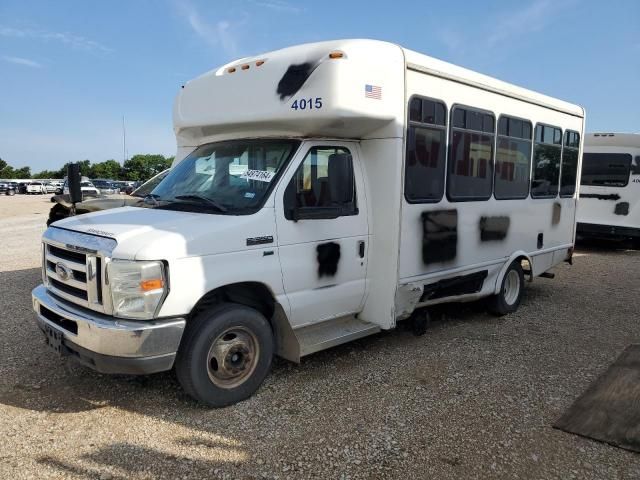 2016 Ford Econoline E350 Super Duty Cutaway Van