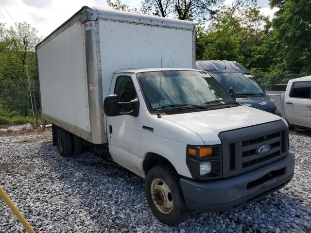 2017 Ford Econoline E350 Super Duty Cutaway Van