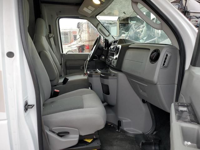 2022 Ford Econoline E450 Super Duty Cutaway Van