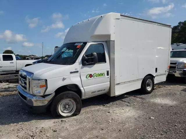 2022 Ford Econoline E350 Super Duty Cutaway Van