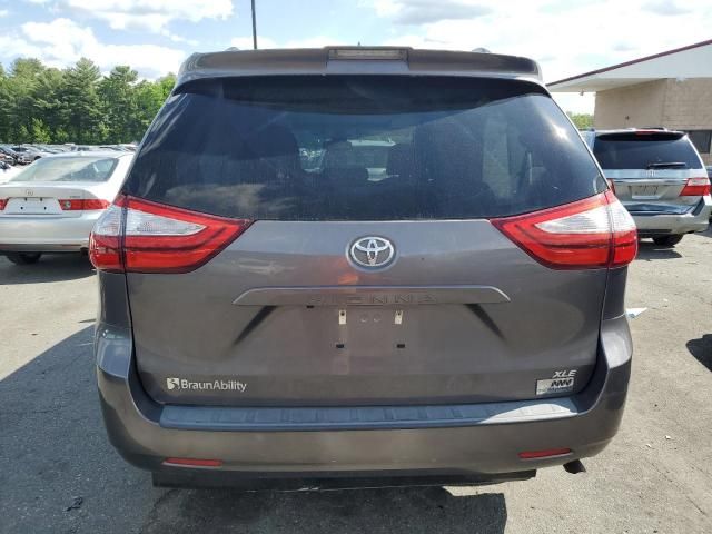 2019 Toyota Sienna XLE