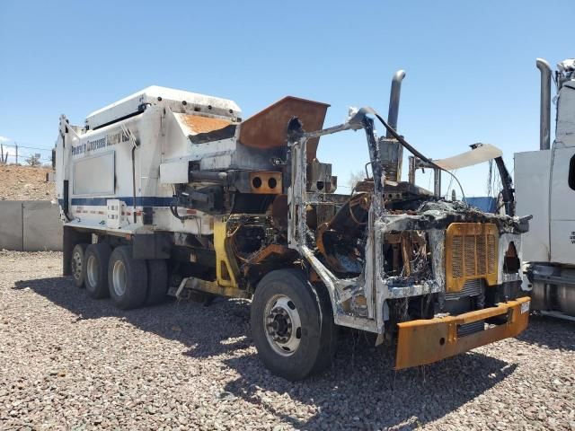 2017 Peterbilt 320