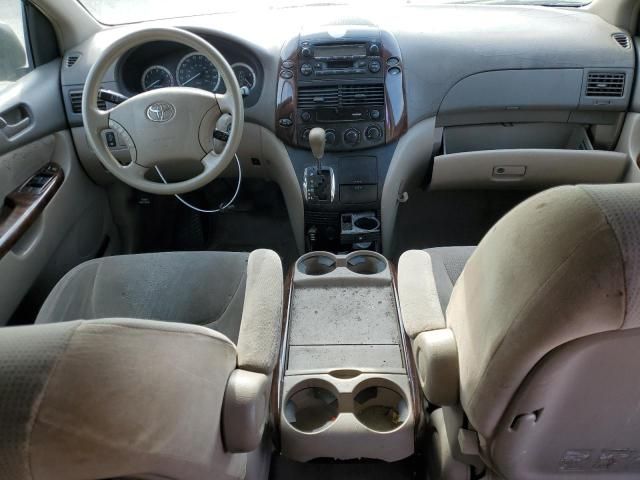 2004 Toyota Sienna CE