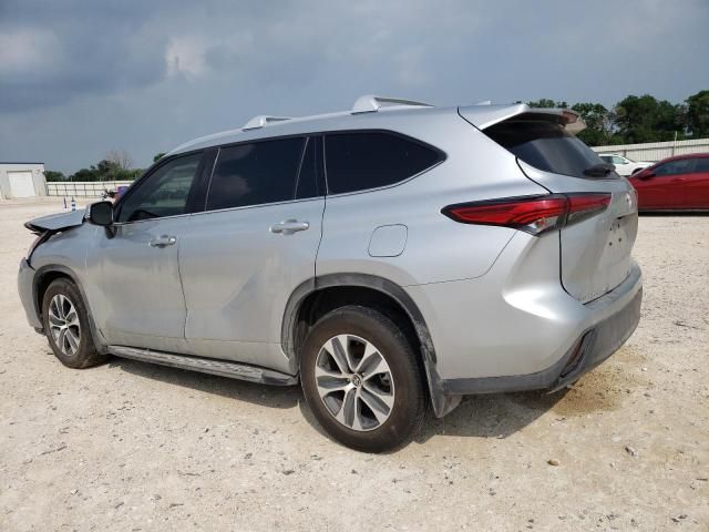 2022 Toyota Highlander XLE