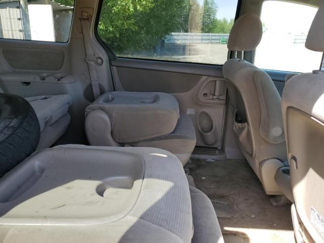 2005 Toyota Sienna CE