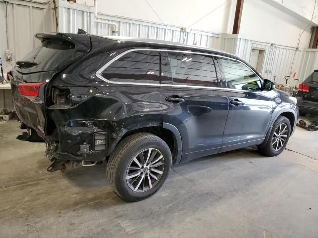 2017 Toyota Highlander SE