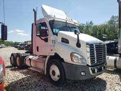 Camiones salvage sin ofertas aún a la venta en subasta: 2013 Freightliner Cascadia 113