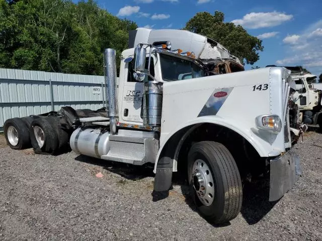 2021 Peterbilt 389