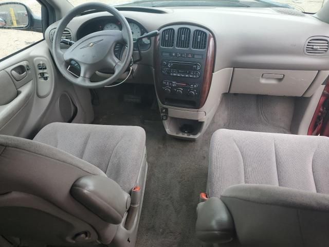 2002 Chrysler Town & Country LX