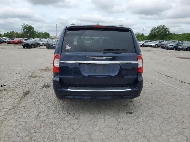 2013 Chrysler Town & Country Touring L