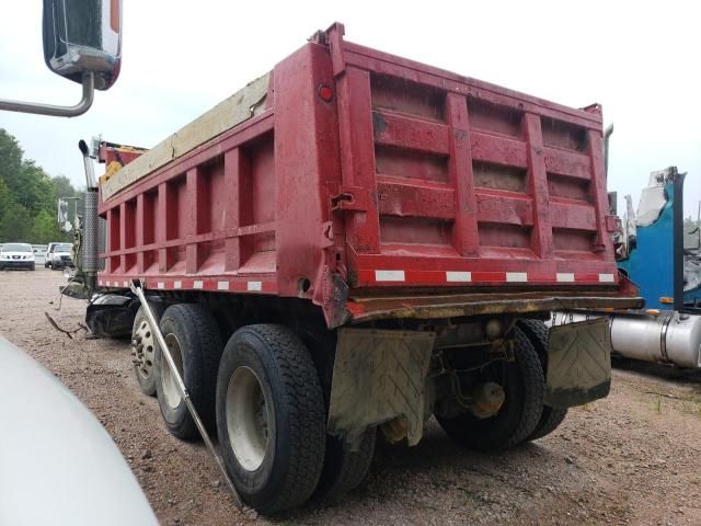 2005 Kenworth Construction T800