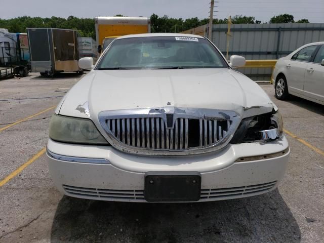 2003 Lincoln Town Car Signature