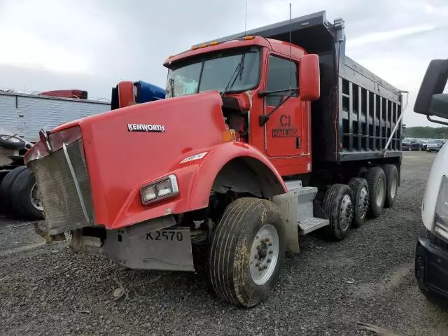 2003 Kenworth Construction T800