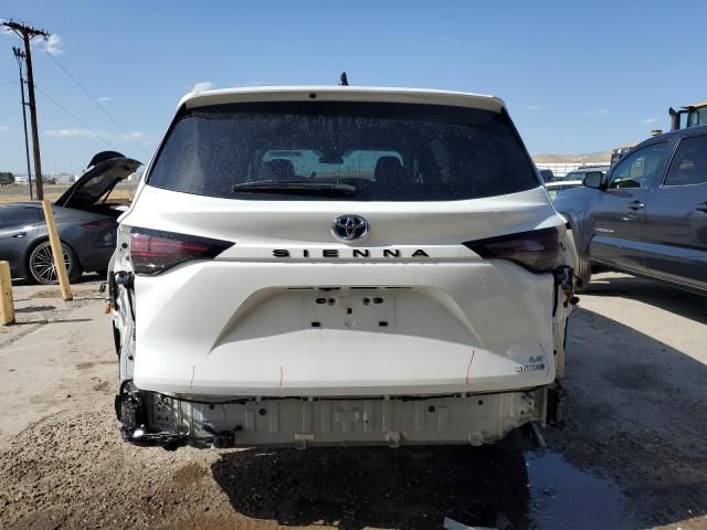 2023 Toyota Sienna LE