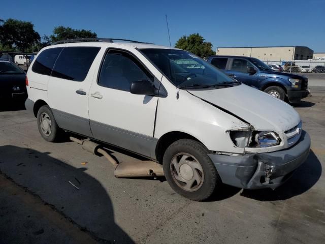 2000 Toyota Sienna LE