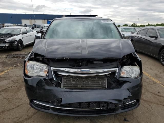 2014 Chrysler Town & Country Touring L