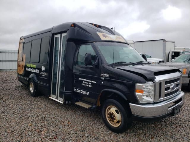 2012 Ford Econoline E350 Super Duty Cutaway Van