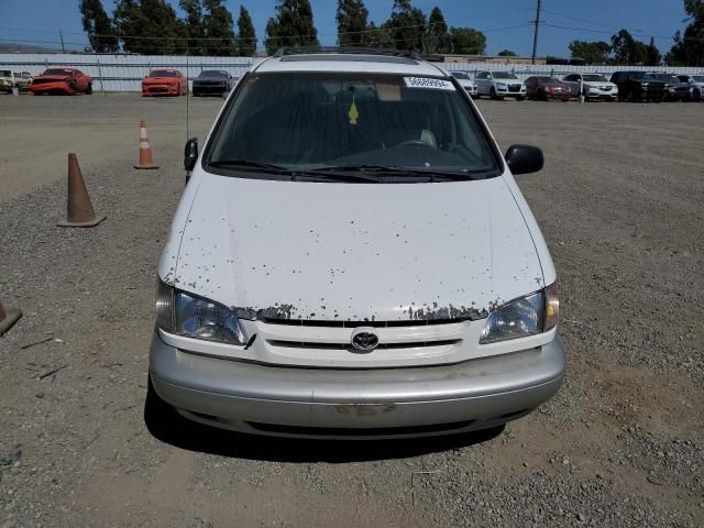 2000 Toyota Sienna LE