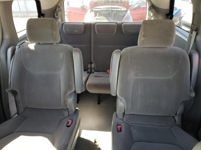 2004 Toyota Sienna CE