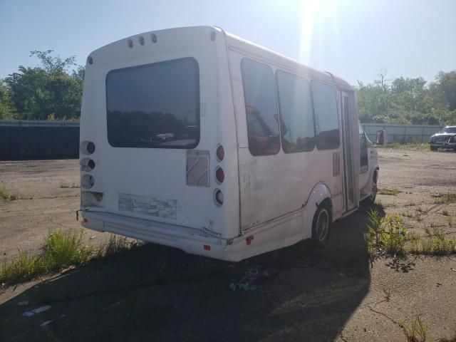 2010 Ford Econoline E350 Super Duty Cutaway Van