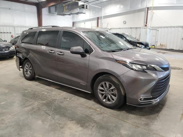 2021 Toyota Sienna XLE