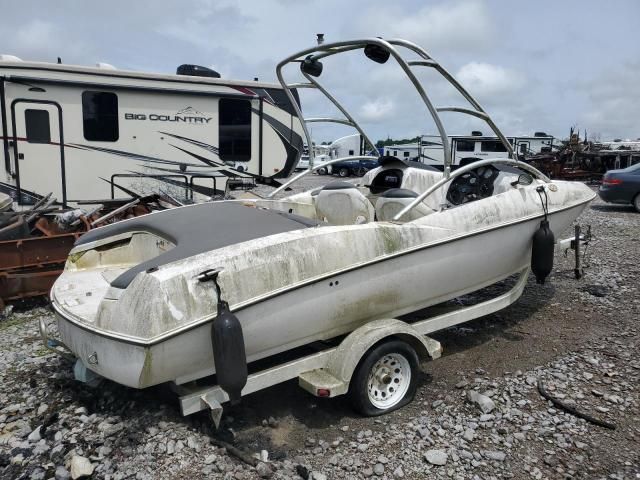 2001 Yamaha Boat