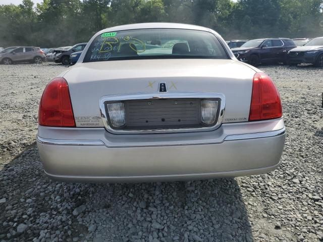 2010 Lincoln Town Car Signature Limited