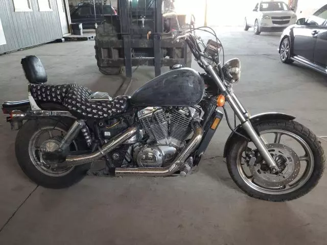 2004 Honda VT1100 C