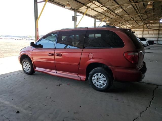 2005 Chrysler Town & Country LX