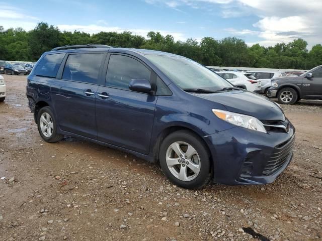 2019 Toyota Sienna LE