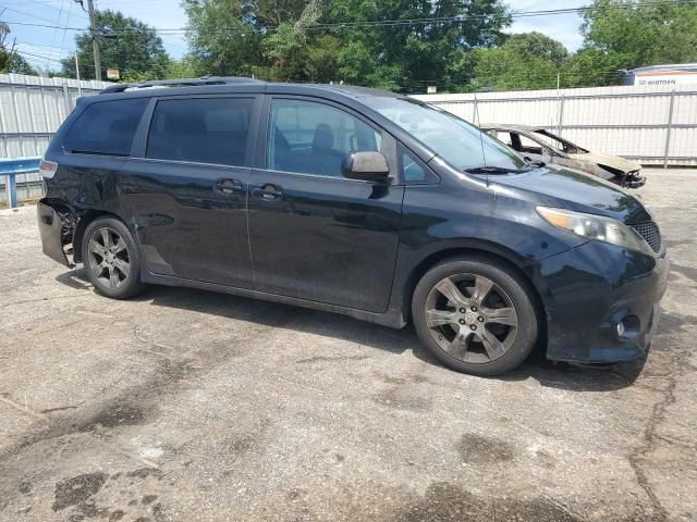 2011 Toyota Sienna Sport