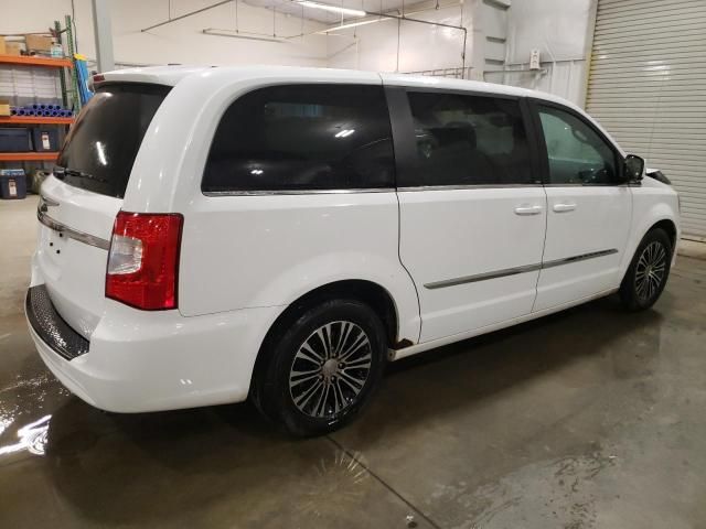 2014 Chrysler Town & Country S