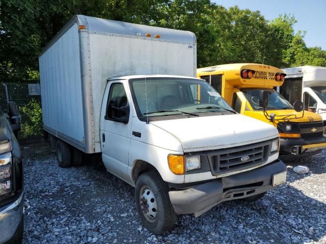 2004 Ford Econoline E350 Super Duty Cutaway Van